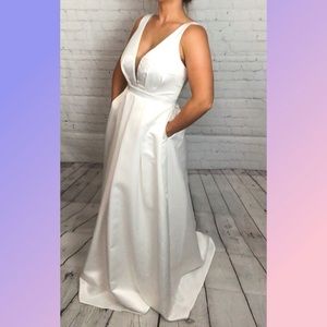 Floor length dress with pockets